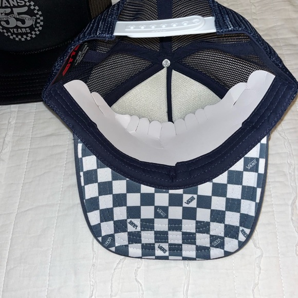 Set of two adjustable Vans trucker hats - Picture 12 of 13